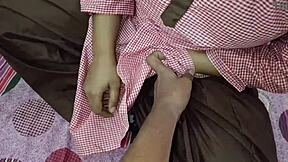 सुंदर इंडियन युवती सख्त टीचर से रफ एनल पाउंडिंग सहती है क्लोज-अप में