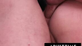 大学生男孩群交颜射双插肥臀Heather Honey在公共图书馆完整生交场景