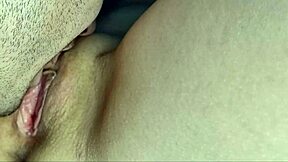 Mand, jeg slikkede min nabos smukke fisse tæt på indtil hun kom hårdt!