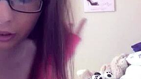 एक इंडियन कपल फ्रेंड्स और सास के साथ टैबू एनल सेक्स में एंगेज है, जिसमें ब्लोजॉब्स और पसी प्ले शामिल है