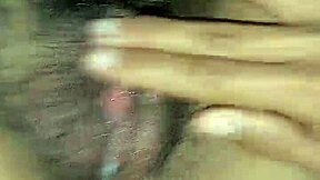 男友让我在狂野青少年群交中高潮，光溜溜小穴和巨屌偷窥乐趣