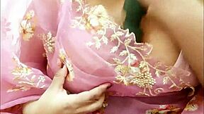 अरे, चेक करो ये लैटिना युवती 18+ साड़ी में