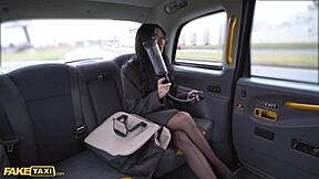 Di Taksi Palsu, Mali Ubon Mainin Diri Sebelum Dientot Kasar di Kursi Belakang