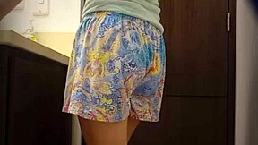 스파이 카메라가 아르헨티나 대학생 밀레 공공 오줌 누는 순간 포착