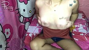 Stulen film av naken asiatisk flickvän