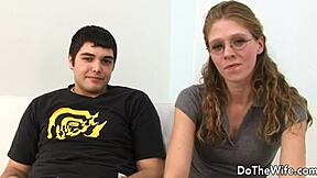 Мъжът съблича Jenny Leigh за BBC куколдска акция