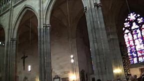 Εξερευνούμε τα κρυφά σημεία του κάστρου της Πράγας με ευρωπαϊκή τουριστική ατμόσφαιρα