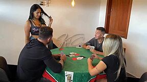 Jogo de cartas leva a troca de casais com Kel Abate e Bruna Carlos