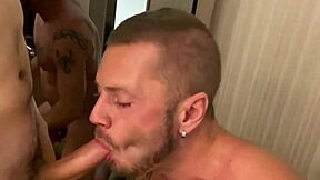 זריקת זרע ענקית על הפנים משני בחורים איטלקים, או מה?