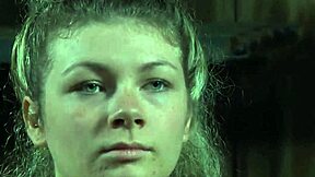 Gehumilieerde Onderdanige Wordt Gebonden in Kinky Close-Up