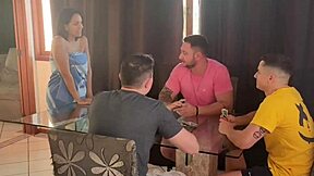 남편이 친구들 집에 불렀고, 내가 모두 줬어!