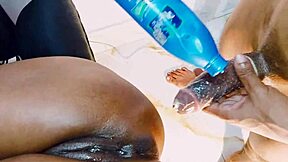 vycházím s nevlastní sestrou a jejími kamarády Hanifem a Sumonou