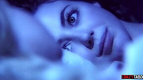 Teen se přidává k chlapovi na trojku se sex panenkou