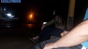 بجد، أخاطر بعرض قضيبي لهذه المرأة في محطة الحافلات