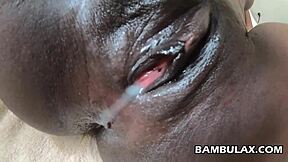 Siyah genç 18+ üniversite kızı ırk arası creampie alıyor