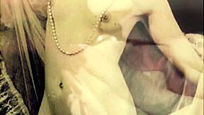 Dark Lantern Entertainment paljastaa retro-erotiikan tunnustuksia koko elokuvassa