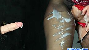 Ruiva eurobabe chupa no gloryhole