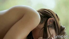 Buceta Depilada da Jovem 18+ Fodida Forte em Sessão Selvagem com Ação Intensa