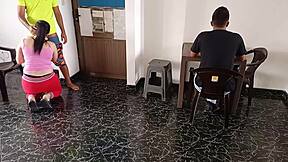 棕发绿帽看着闺蜜钻她的肥屁股