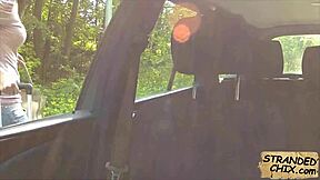 Csodálatos 18+ tini Belle Claire lebukik, hogy nyilvánosan dug