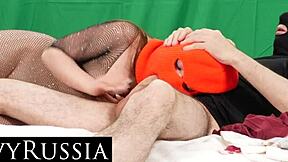 Ona potrzebuje dominacji dla orgazmów, 18-letnia Linessa Harris 😈