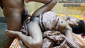 继兄妹在爸爸卧室里猛烈做爱！