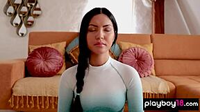 אוי אני כל כך ביישנית מראה את הציצים הקטנים 18+ והכוס האקזוטית שלי קלואי רוז