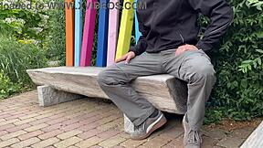 Почувствах се див с секси MILF, която свършва в парка