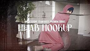 Masum Genç Naiomi Mae Hırsızlık Yaparken Yakalandı, Arka Odada Sikildi.