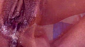 Тийн 18+ курви с кремообразна тесна путка проблясват и кремпират в POV