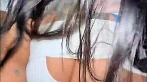 18-vuotias upea amatööriopiskelija maksaa intensiivisellä naidilla. Kaunis alistuva teini ratsastaa kovaa koira-asennossa!