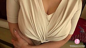 50-годишната Мицуко с пръскащи цици крещи от кума на млад 18+ мъж в зряла путка