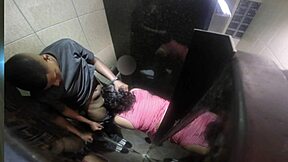 סוראיה וליאו אוגרו בזיין פרוע בחדר אמבטיה עם קסל ספיקה RJ