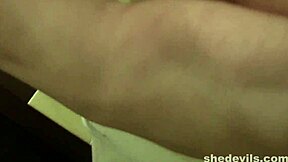 Blondi teini 18+ tekee seksikkään selfie webcam show'n katsojille