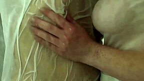 Одетая молодая мормонка исследует запрещенный лесбийский минет. Ее первый опыт поедания киски разворачивается.