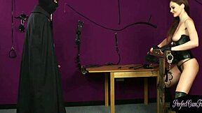 Красивото лице на евро момиче залято с експлозия от сперма!