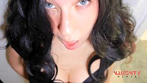 J'ai baisé la belle-mère de mon pote à la soirée pyjama !