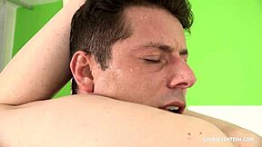 Piccola teen Mini Vanilli scopata forte nella sua fica stretta