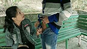 फॉरेस्ट में डेटिंग एडवेंचर 18 साल के बॉयफ्रेंड के साथ