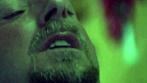 Brittney Skye cerca calore attraverso attività intime