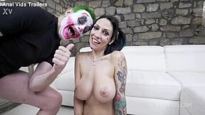 Joker harcol Harley Queen Giulia Diamonddal vad pisilős show-ban