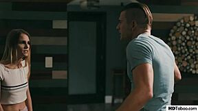 Narativni progonilac primorava BFF Jane Wilde i Natalie Knight na seks