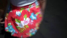 pigen ved siden af gagger på et sjusket blowjob rod