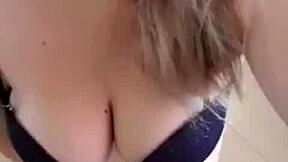 Adakah submissive berkahwin siap untuk hukuman spanking kote hitam besar?