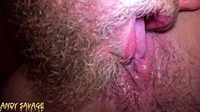 Jeg så på mens paret dominerte henne, rev klær og red våt fitte hardt