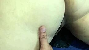 Finalmente toqueteo a mi criada gorda después de espiarla.