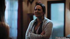 Hei, kenapa ibu tiri montok jilat memek botak saya gitu?