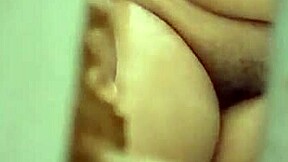 Podglądam krągłą ciocię w łazience solo