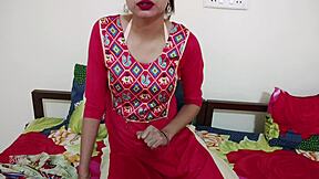 स्टेपमॉम हिंदी रोलप्ले में इंटेंस मफ डाइविंग के साथ स्टेपसन की हेल्प करती है