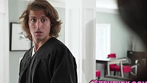 هل جيمي فاين تتناكت بقوة في يوم تخرج الابن بالتبني؟